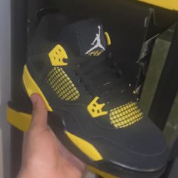 Jordan 4s
