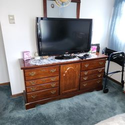2 Piece Dresser Set Good Condition 