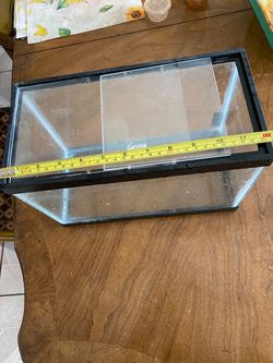 Fish tank 12x6x9”