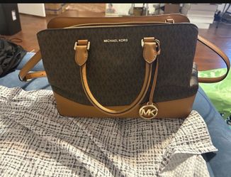 Michael Kors Savannah Large Satchel purse