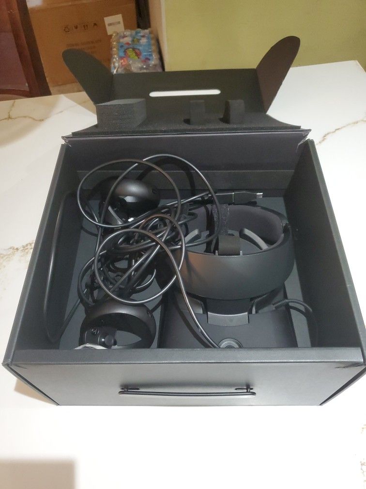 Oculus Rift S (brand new)