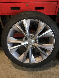 2016 Toyota Highlander OEM 18” wheel and tire