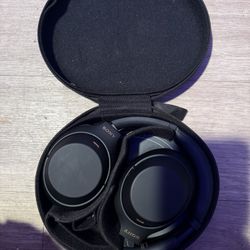 Sony WH1000XM4 headphones 