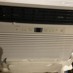 Frigidaire Window AC 18,000btu AC Model FHWC183WB2