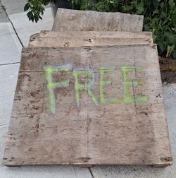 *FREE* - Solid top wood pallets