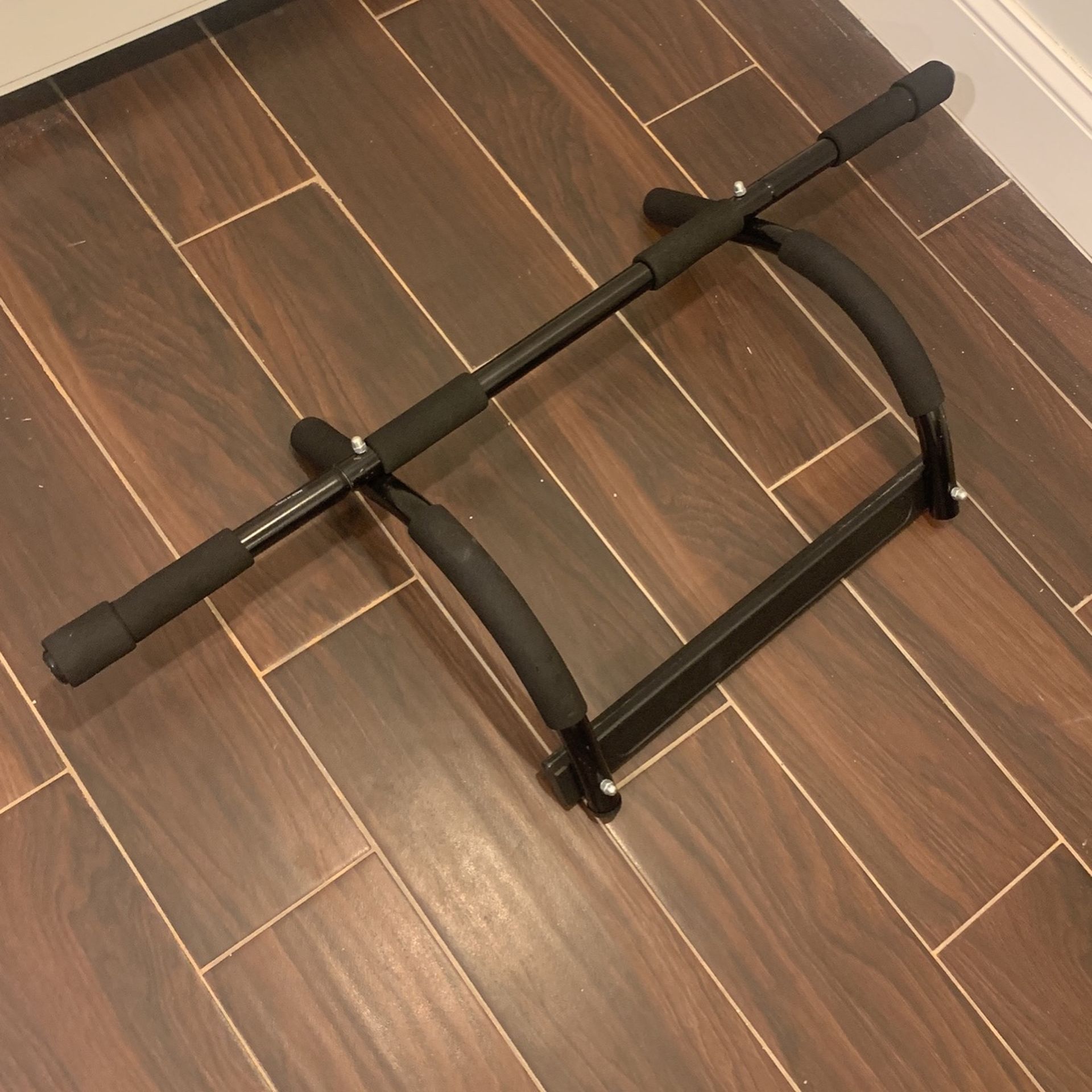 Black Pull-up Bar