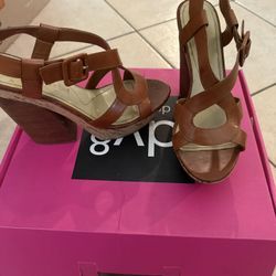 camel colored open toed wedges 