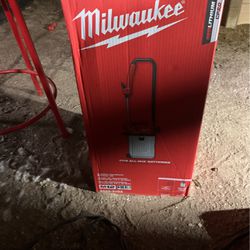 Milwaukee  M 12  2 GallonHand Held Sprayer Kit