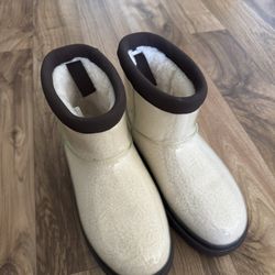 Koolaburra by UGG Women's Brown/ Natural Koola Clear Mini Boots, size 8