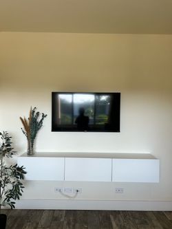 Tv and floating tv console