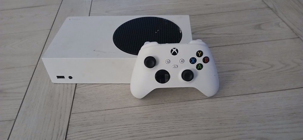 Xbox Series S With Controller