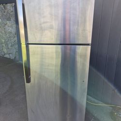GE Stainless Steel Refrigerator 