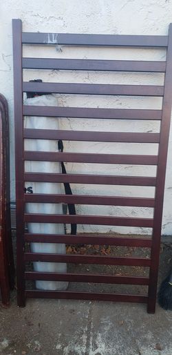 Crib with free crib sheet set jungle safari