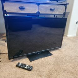 Insignia 32" LED TV