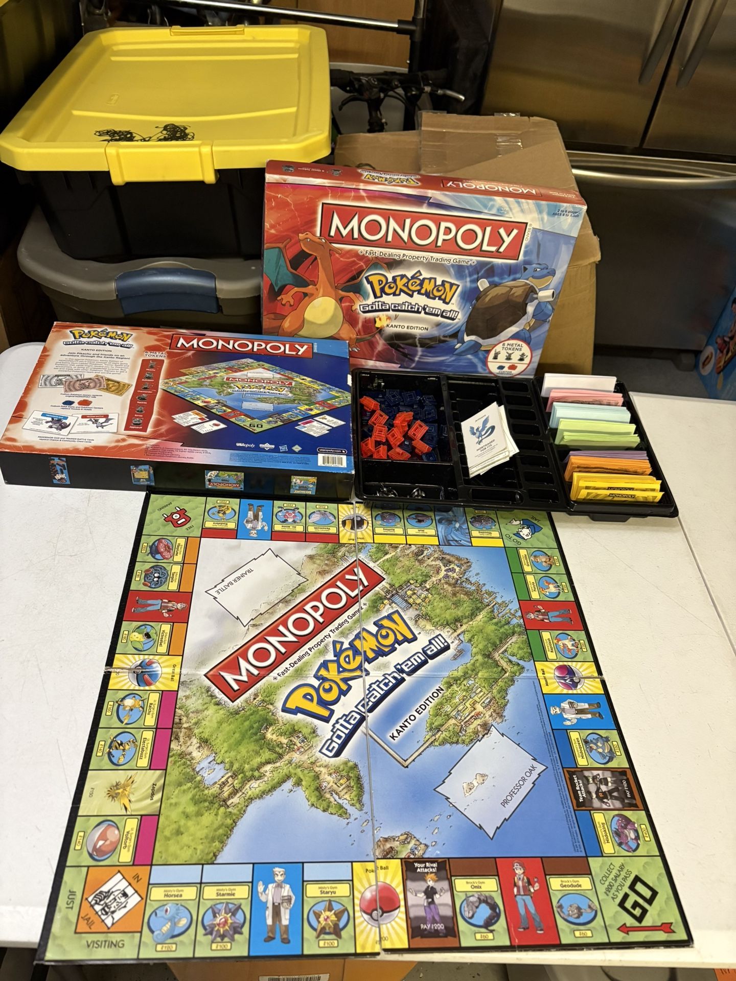 Pokemon Monopoly Kanto Edition. (READ DESCRIPTION)