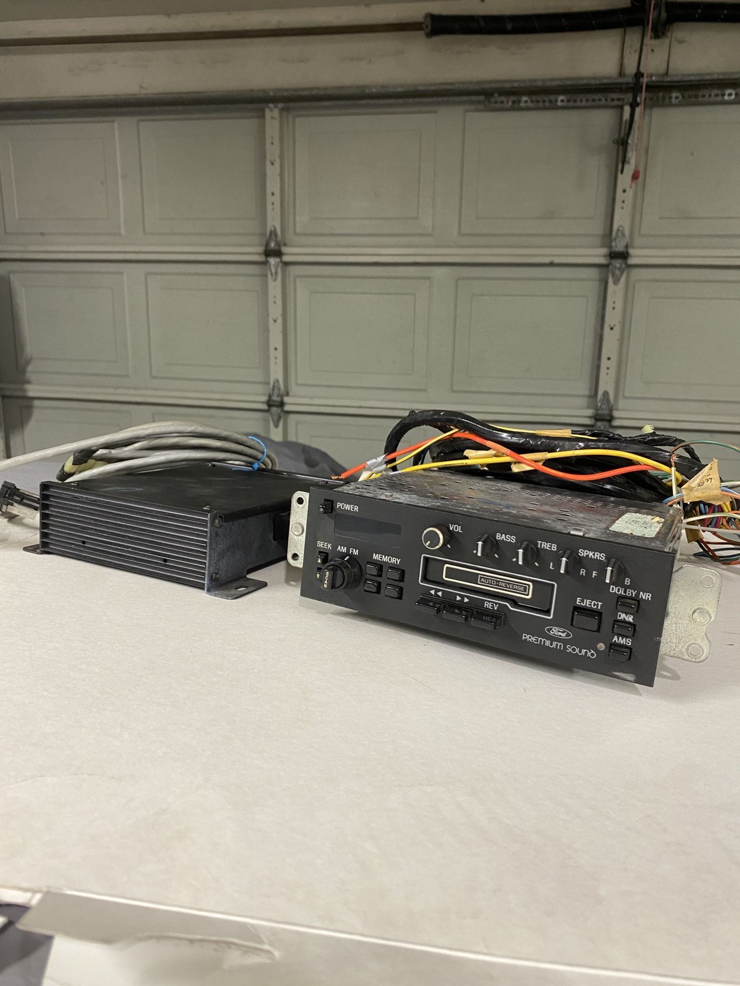 lincoln/ crown vic  84/86 factory AM/FM stereo with amplifier