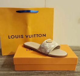 Louie V Lily Flat Mule (Luxury Honey Brown)🍯