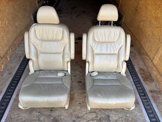 Toyota sienna second row seats
