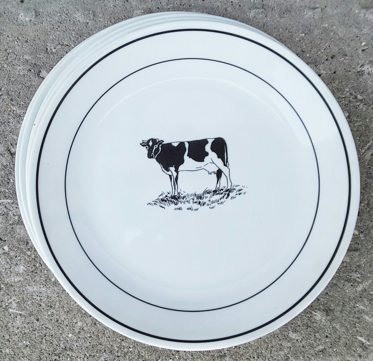 Rare corelle corning corningware Annie's cow dinner plates 10" x 5 !