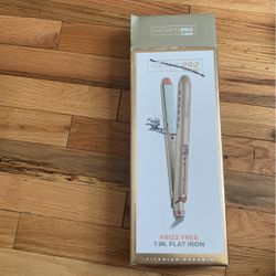 Infiniti Pro frizz free flat Iron
