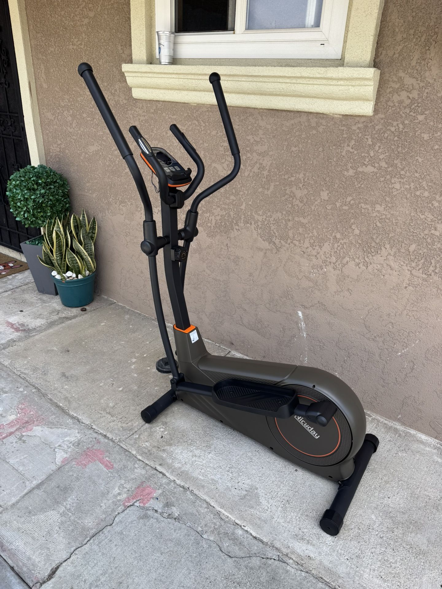“Niceday” Elliptical Machine