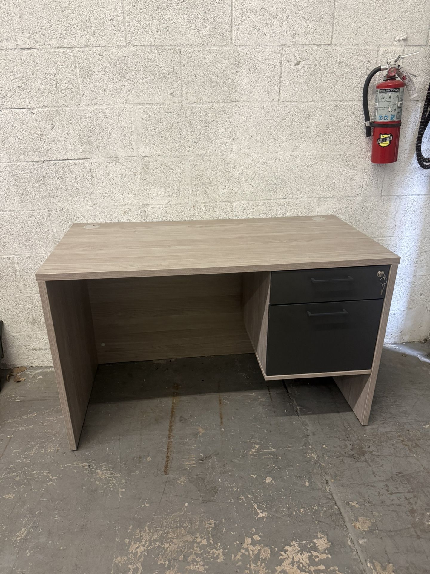 DESK / ESCRITORIO DE OFICINA