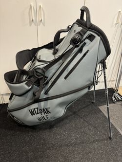 Like New Wizpak Golf Stand Bag Derek Jeter Celebrity Invitational With Built In Bluetooth Speaker System 