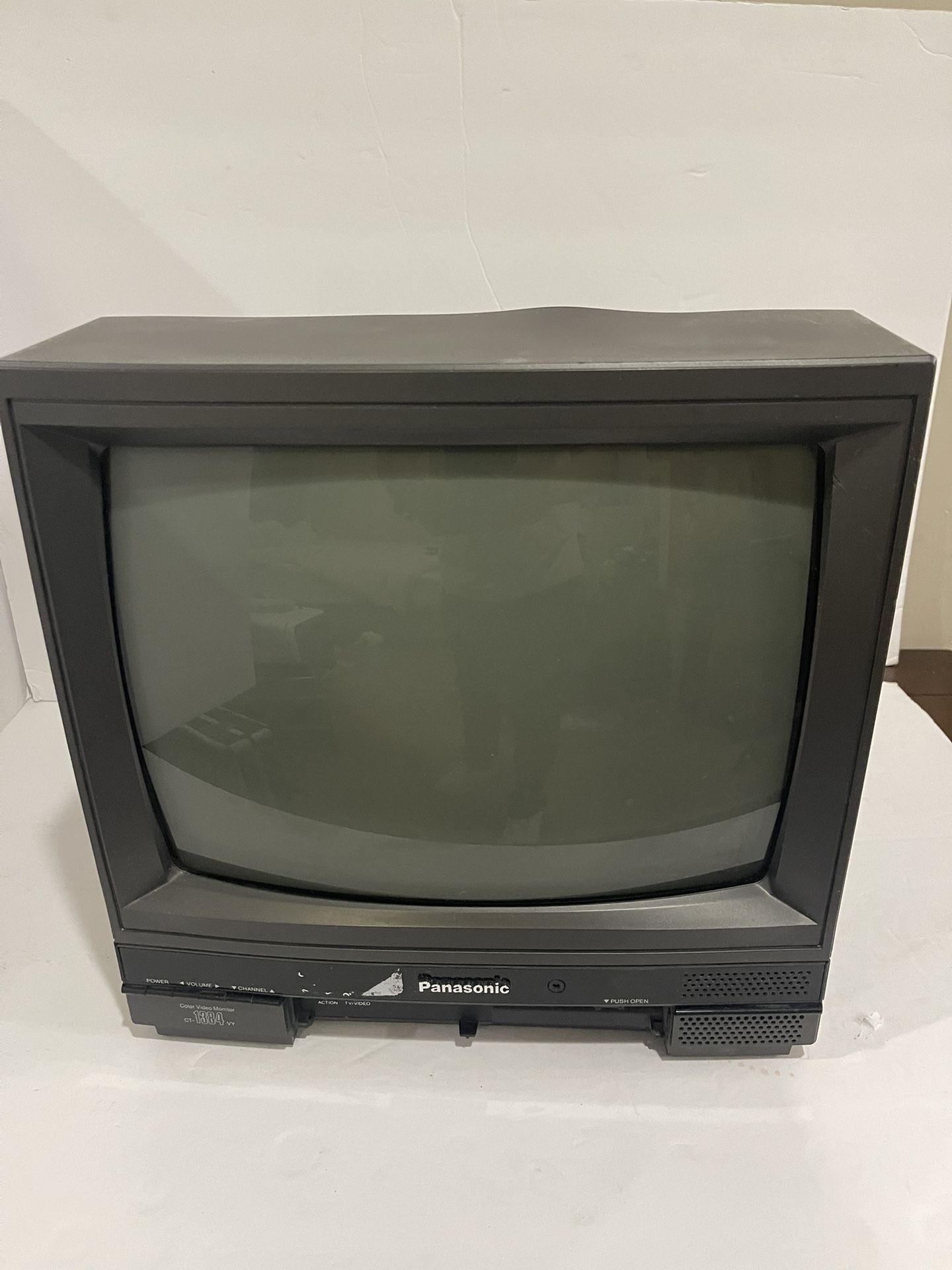 Panasonic Professional Video Monitor CT1384VY TV with RF input CRT Retro Gaming
