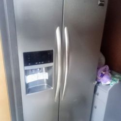 Frigidaire Side By Side Stainless