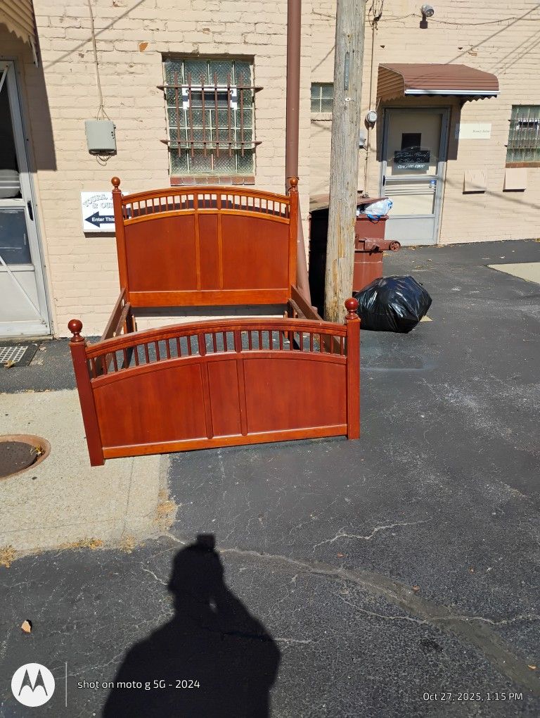 Nice Wood Full size Bed Frame 