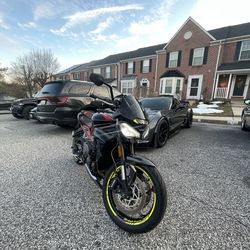 2021 triumph street tripple