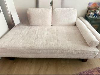 Moving sale beige boucle chaise day bed sofa & 2 x swivel chairs