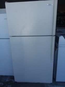 Offwhite top freezer refrigerator with 30-day warranty and delivery included!!!