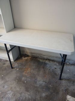 4 foot lifetime folding table