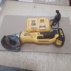DEWALT
20V MAX Cordless 4.5 in. - 5 in. Angle Grinder (Model: DCG412)