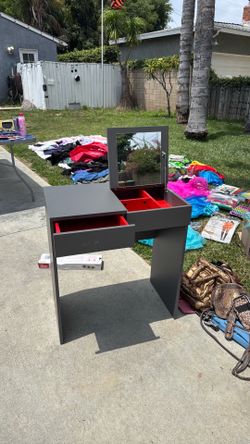 Vanity desk