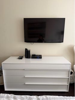Lowered Price: Modani White Gloss Dresser 4 Drawer Soft Close
