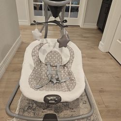 Like NEW baby/infant Graco Swing! Only used a few times at grandmas house! Priced to sell today! Works and ready for a new home! $15