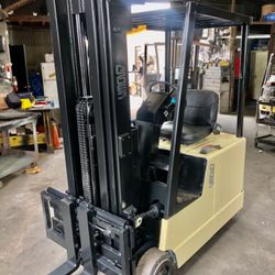 Crown Electric Forklift 3000 Lbs Triple Stage Sideshift 