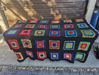 Beautiful Vintage Hand Made Crocheted Sofa Blankets Or Throws ! Great Design And Color ! 