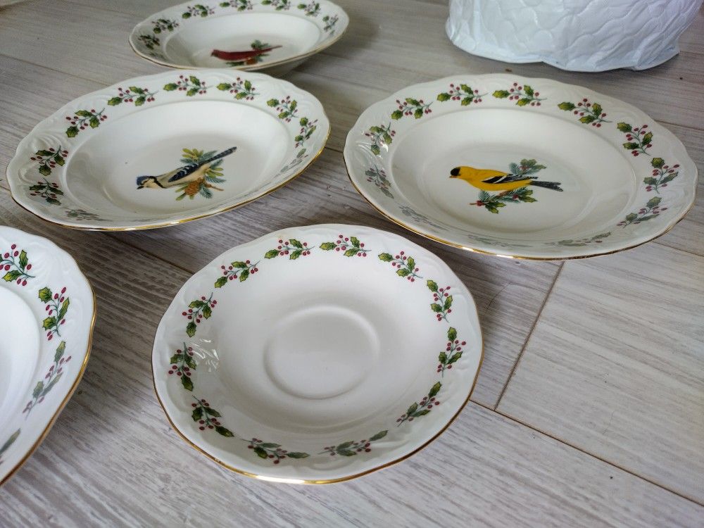 Everyday Gibson Songbird Holly Christmas China Set Of