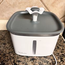 Pet water fountain
