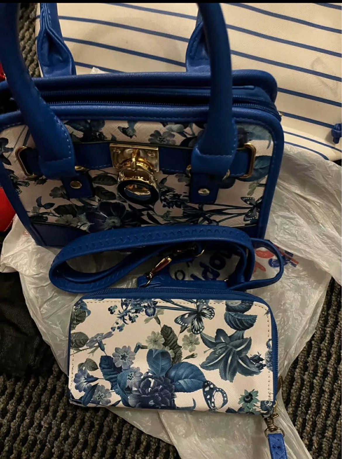 Cartera De Mujer Con Una billetera Nueva $45