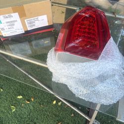Chrysler 300 Left Tail Light