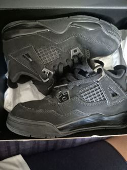 Boys Jordan 4 blackcts