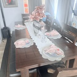 8 Seat Dinning Table 