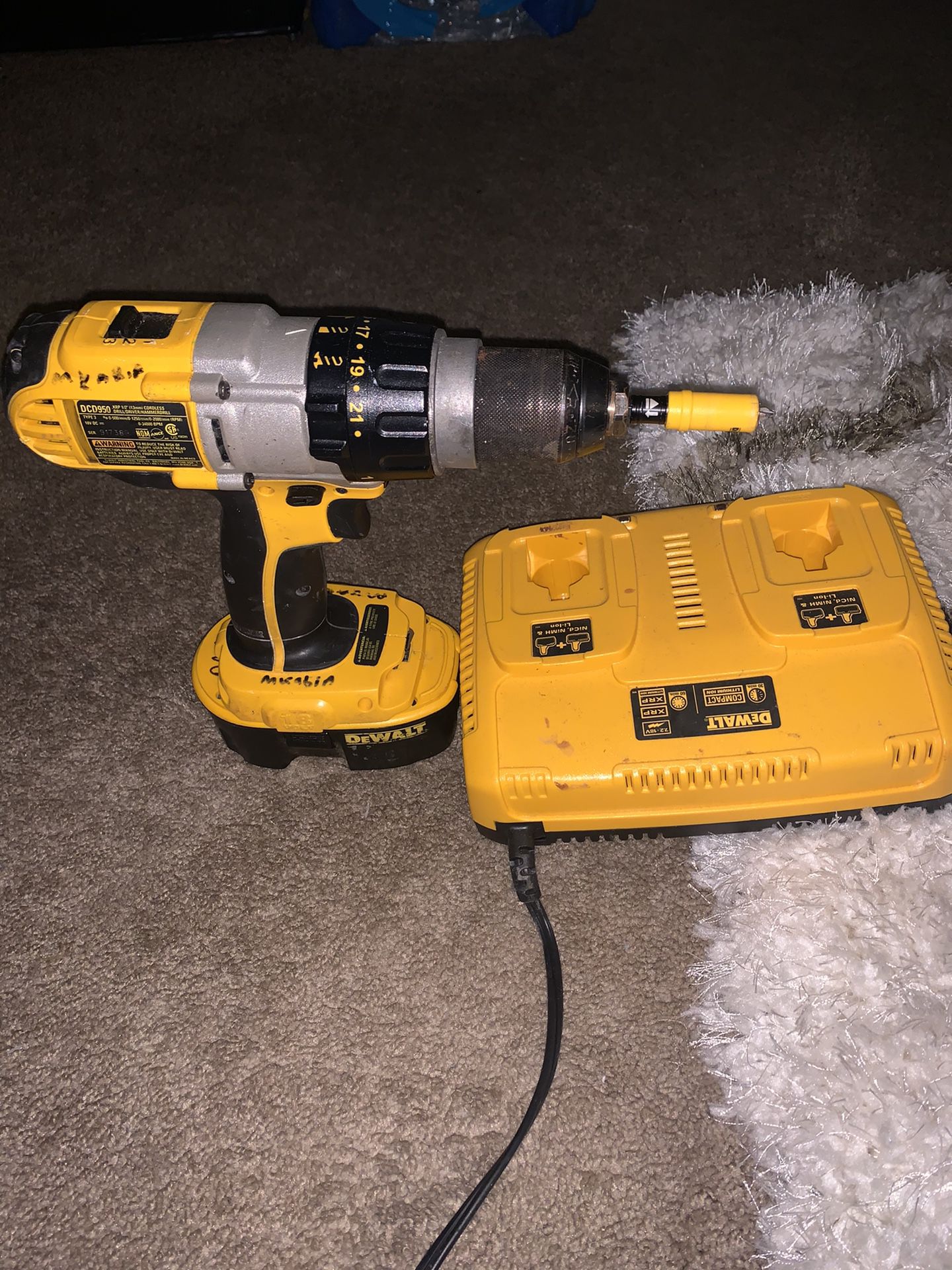 Dewelt Hammer drill with battery and charger.