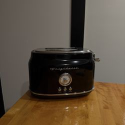 Frigidaire Toaster