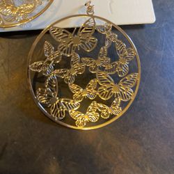 Women’s Earrings With Butterfly’s Circle Style 