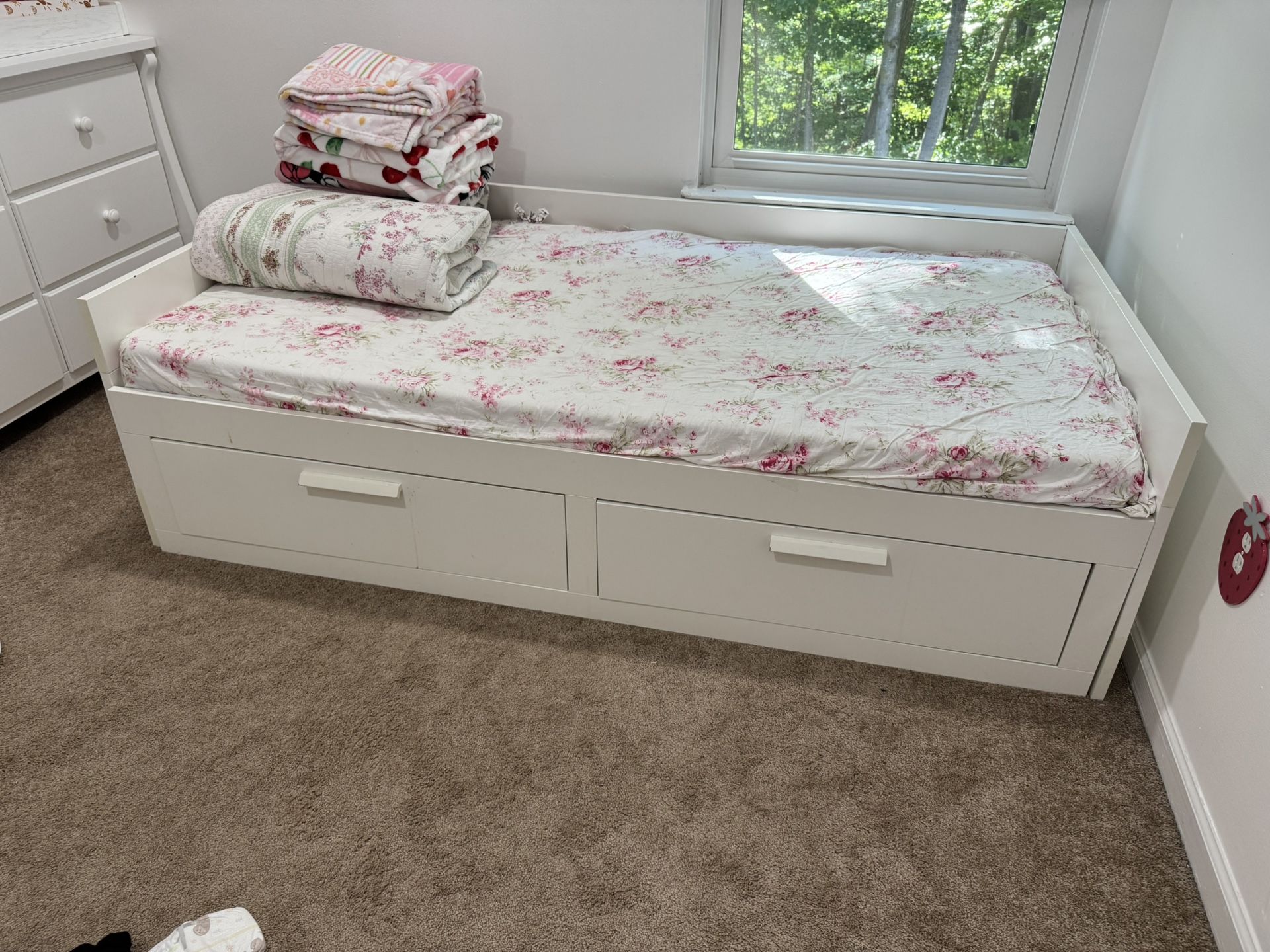 Twin bed